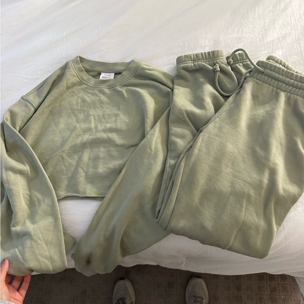 TNA Green sweat set